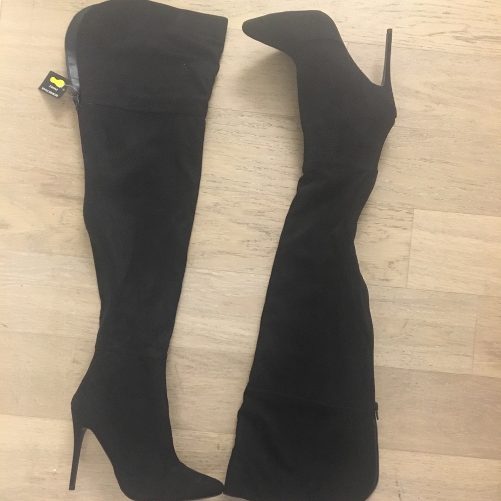 Gorgeous black boots